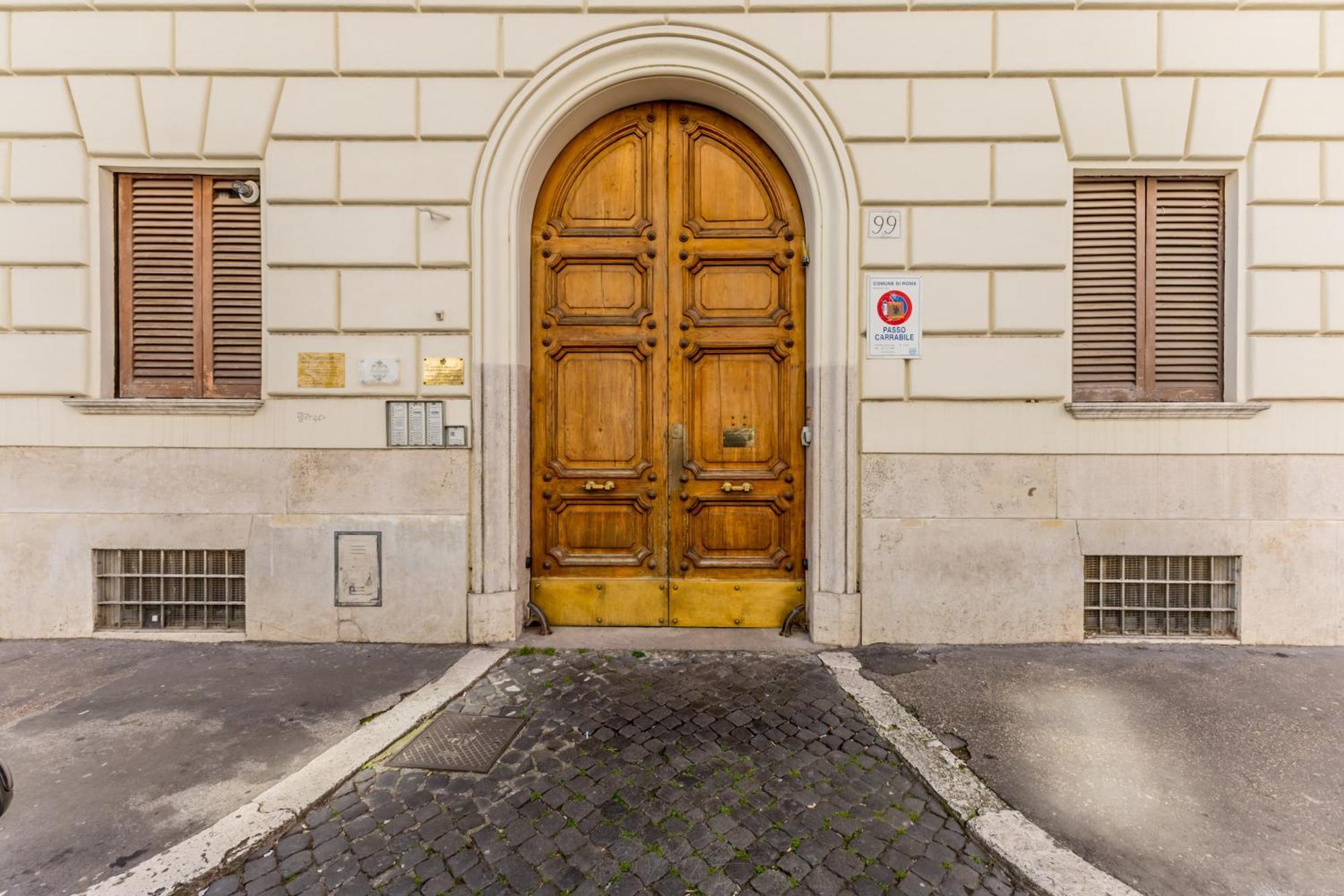 Domina Livia Vaticano - E Rom